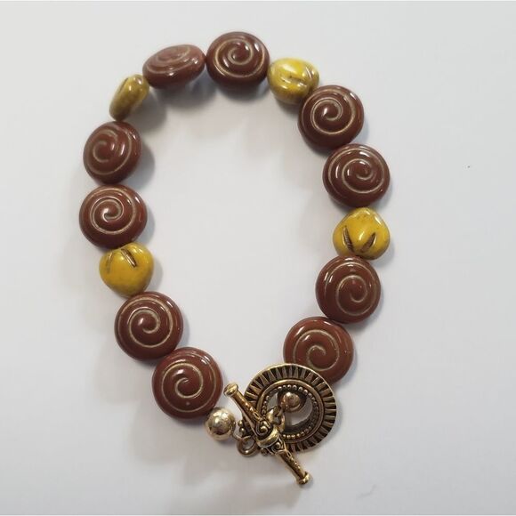 𝅺wooden carved swirl bracelet with toggle clasp - Picture 6 of 14